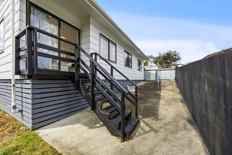 Photo of property in 2/10 Ennis Avenue, Pakuranga Heights, Auckland, 2010