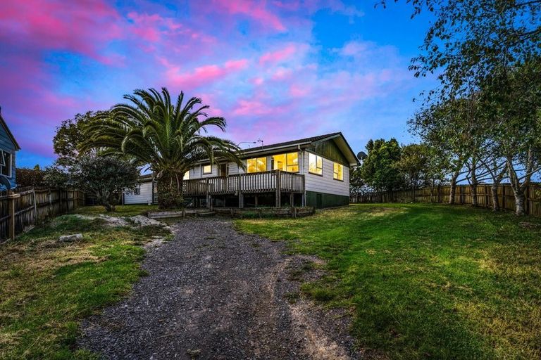 Photo of property in 23 Hobsonville Road, West Harbour, Auckland, 0618