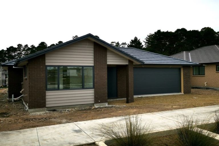 Photo of property in 8 Ropere Street, Kumeu, 0810