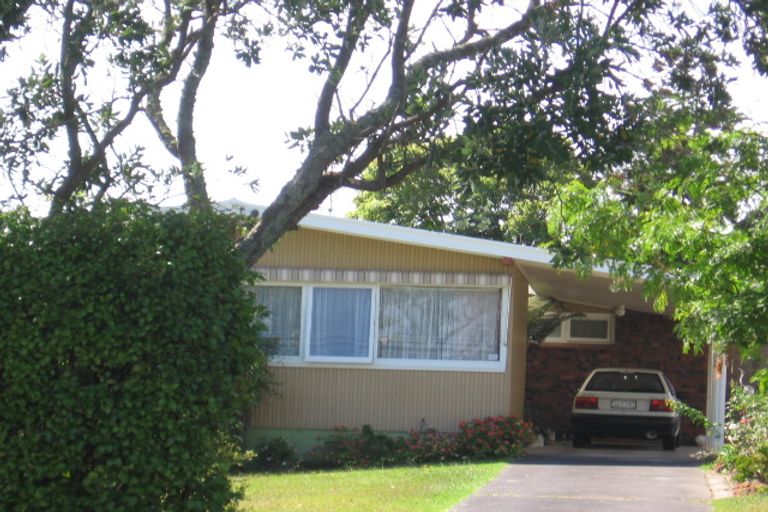 Photo of property in 13 Rothesay Bay Road, Rothesay Bay, Auckland, 0630