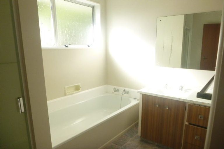 Photo of property in 2/170 Major Drive, Kelson, Lower Hutt, 5010