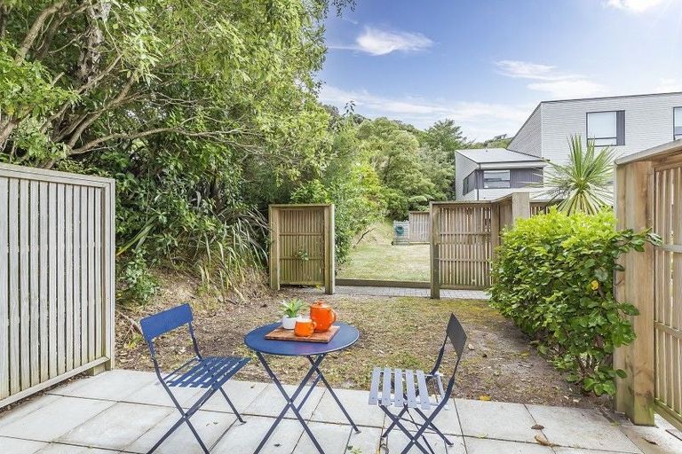 Photo of property in 1/8 Thatcher Crescent, Crofton Downs, Wellington, 6035