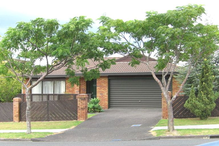 Photo of property in 193 Luckens Road, West Harbour, Auckland, 0618