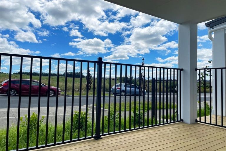 Photo of property in 4 Harikoa Way, Karaka, 2113