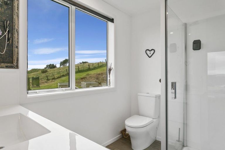 Photo of property in 48 Edge Hill, Acacia Bay, Taupo, 3385