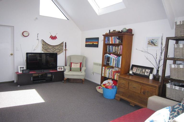 Photo of property in 12a Ashton Fitchett Drive, Brooklyn, Wellington, 6021