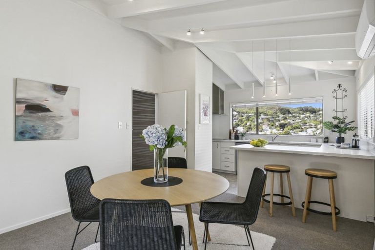 Photo of property in 15 Amapur Drive, Khandallah, Wellington, 6035