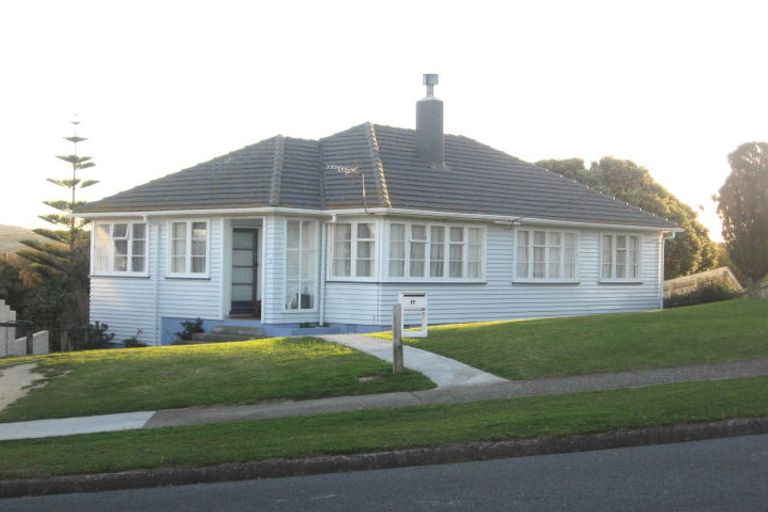 Photo of property in 17 Jillett Street, Titahi Bay, Porirua, 5022