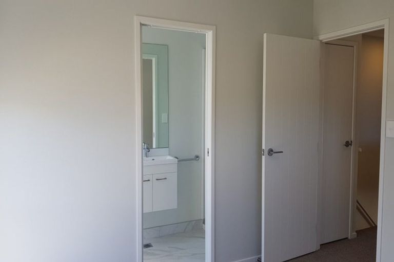 Photo of property in 1/51 Wharf Road, Te Atatu Peninsula, Auckland, 0610