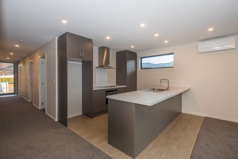 Photo of property in 5 Mount Creighton Crescent, Wanaka, 9305