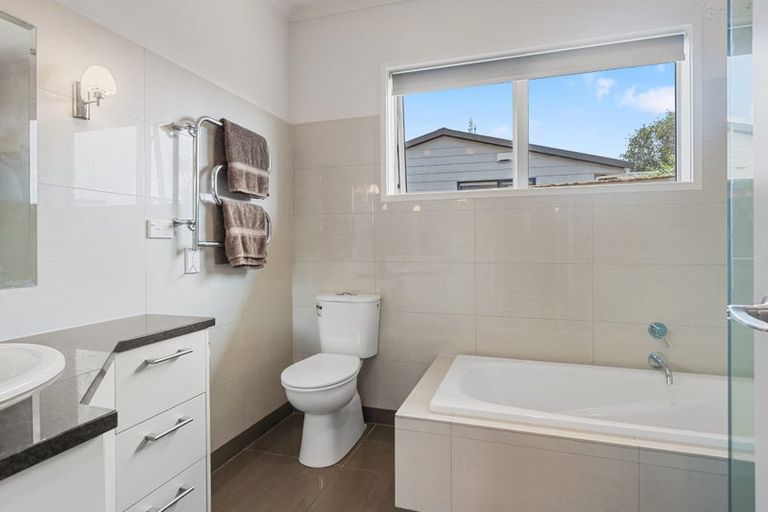 Photo of property in 13a Marina Road, Torbay, Auckland, 0630