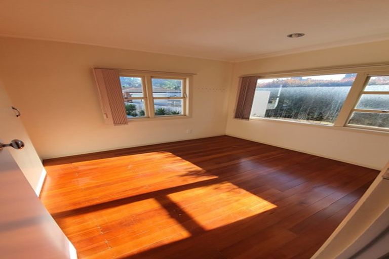 Photo of property in 306 East Coast Road, Forrest Hill, Auckland, 0620