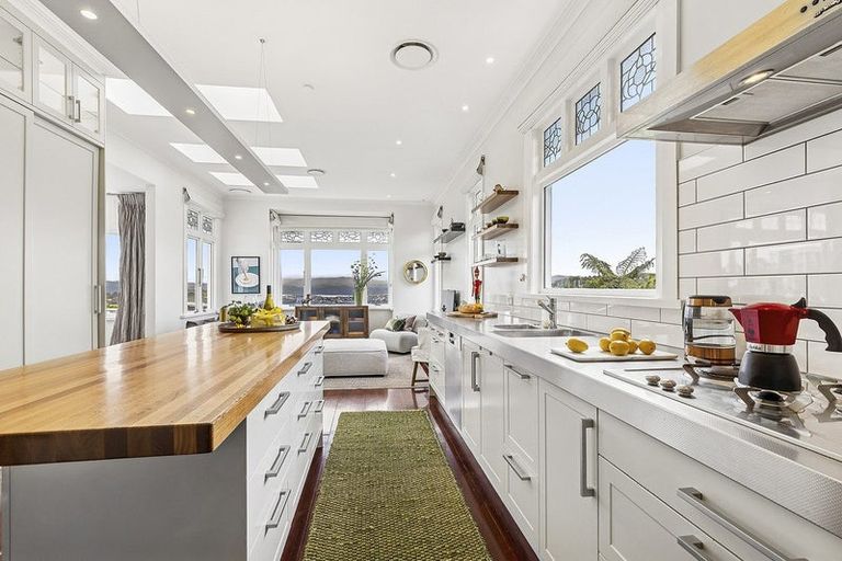 Photo of property in 39 Mills Road, Brooklyn, Wellington, 6021