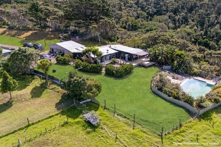 Photo of property in 2856 South Head Road, South Head, Helensville, 0874