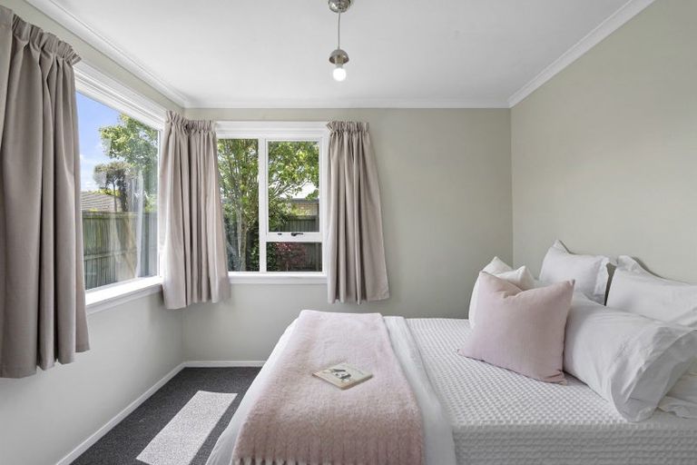 Photo of property in 16 Epsom Road, Sockburn, Christchurch, 8042