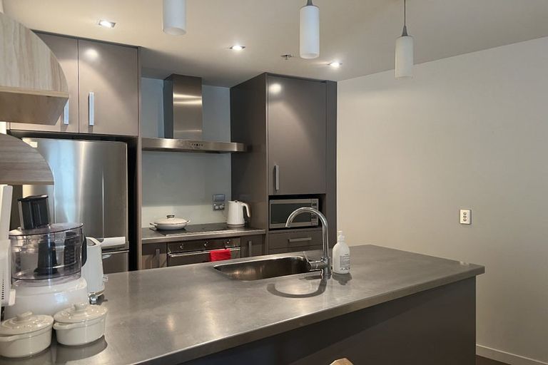 Photo of property in Portal Apartments, 2e/42 Cable Street, Te Aro, Wellington, 6011