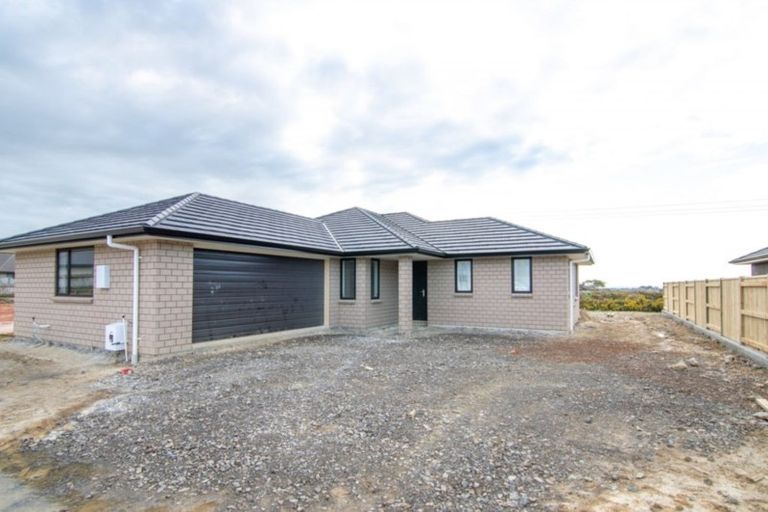 Photo of property in 25 Monaco Grove, Fitzherbert, Palmerston North, 4410