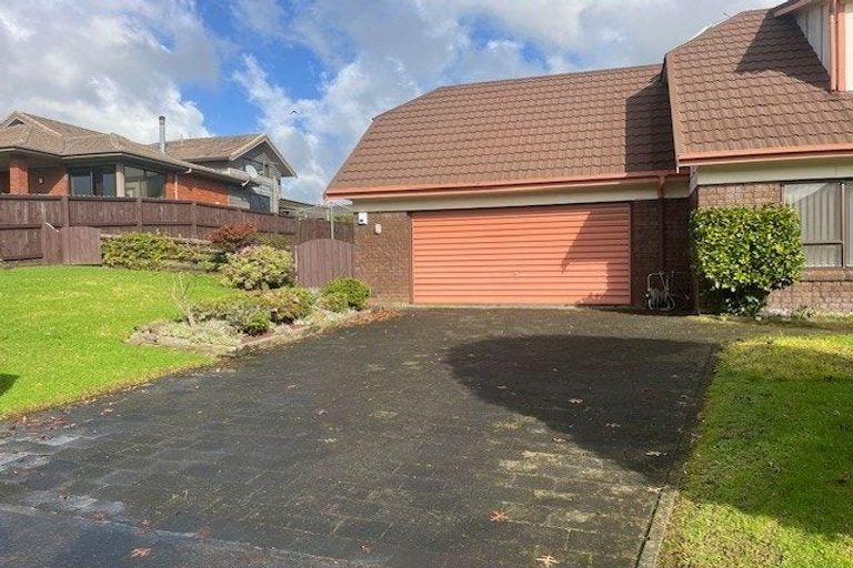 Photo of property in 1 Kincraig Place, Highland Park, Auckland, 2010