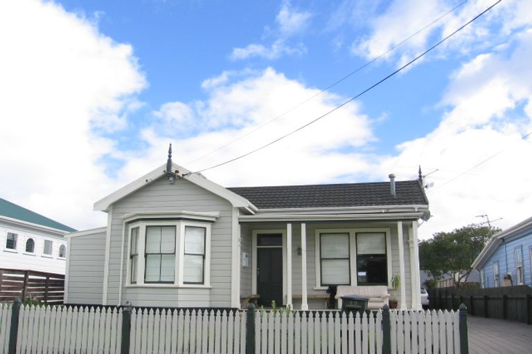 Photo of property in 25 Bay Street, Petone, Lower Hutt, 5012