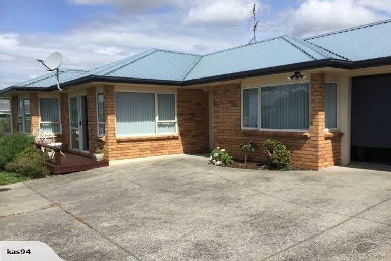 Photo of property in 8b Garden Terrace, Pukekohe, 2120