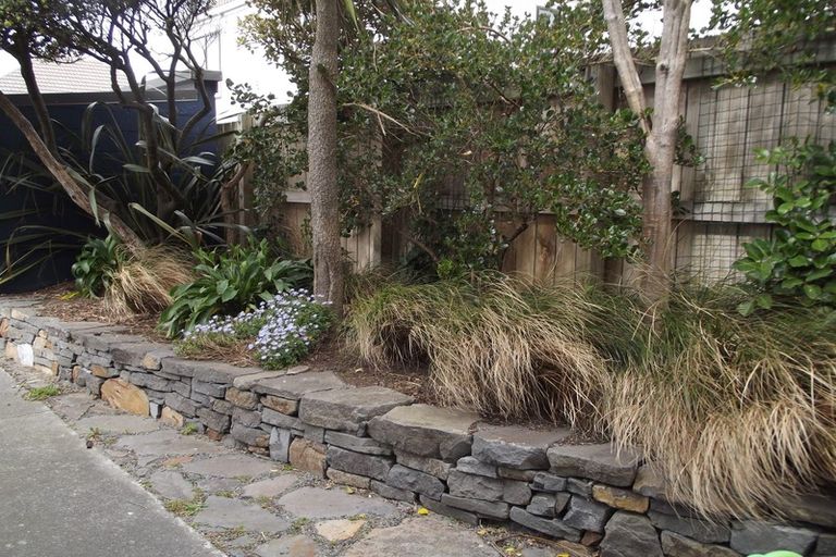 Photo of property in 8/218 Onepu Road, Lyall Bay, Wellington, 6022