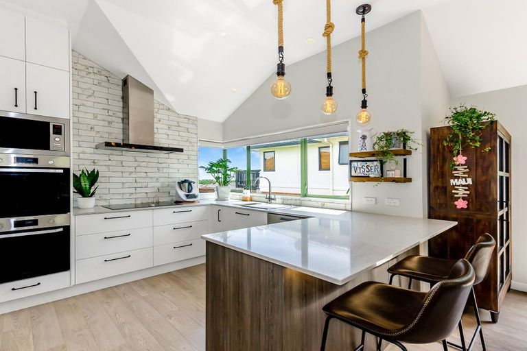 Photo of property in 56 Kakariki Grove, Waikanae, 5036