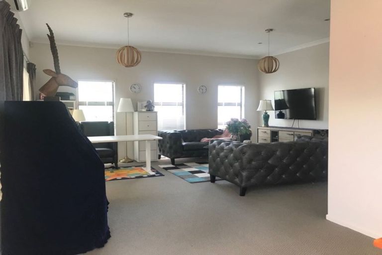 Photo of property in 12 Walmer Road, Point Chevalier, Auckland, 1022