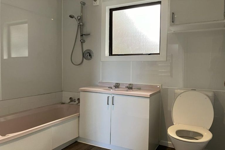 Photo of property in 8 Tahurangi Place, Spotswood, New Plymouth, 4310