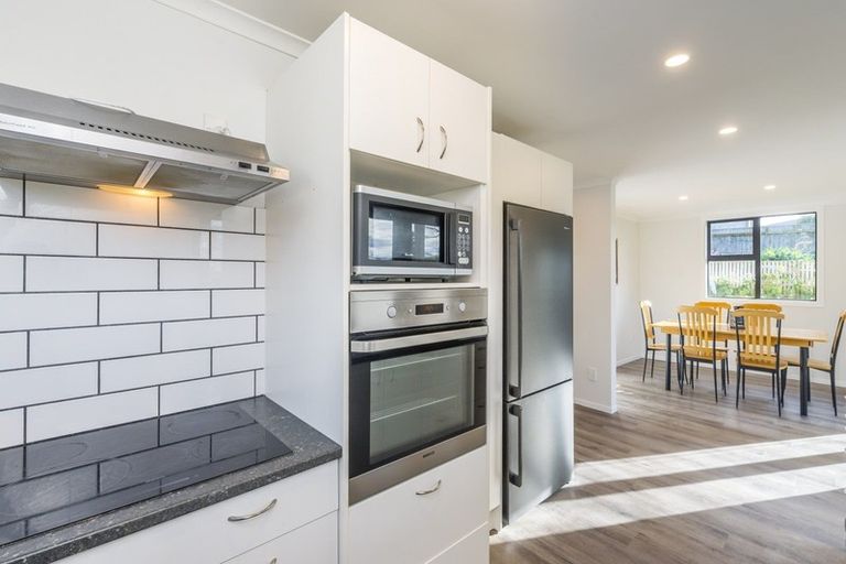 Photo of property in 28 Kaka Road, Raumati Beach, Paraparaumu, 5032