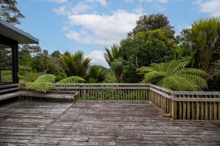Photo of property in 37 York Road, Titirangi, Auckland, 0604