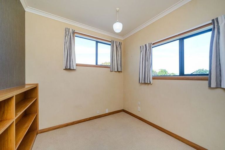Photo of property in 12 Innes Place, Roslyn, Palmerston North, 4414