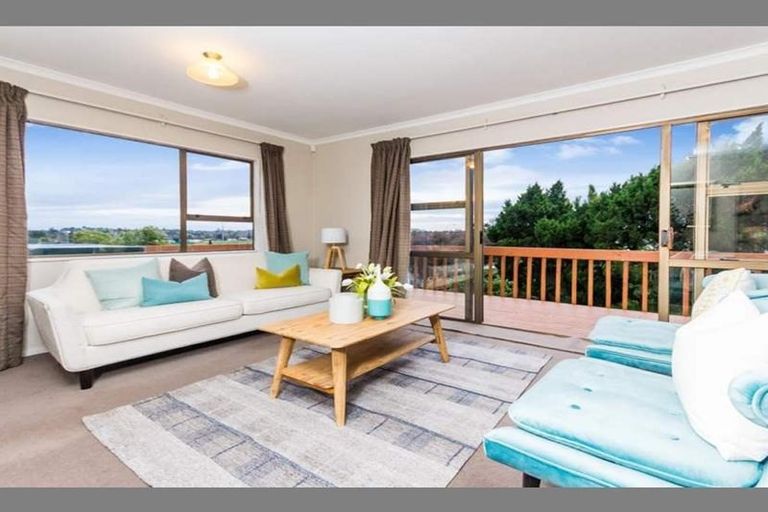 Property details for 148 Aviemore Drive, Highland Park, Auckland, 2010