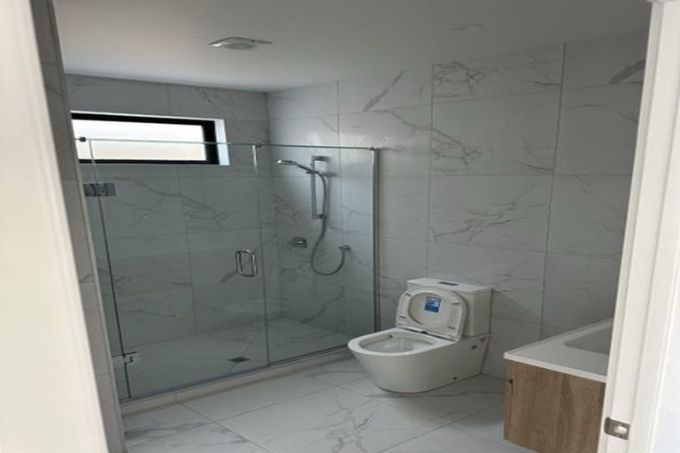 Photo of property in 16 Pohewa Road, Silverdale, 0932