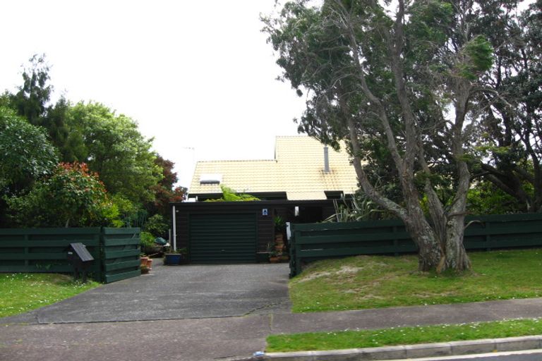 Photo of property in 98 Pacific Parade, Army Bay, Whangaparaoa, 0930