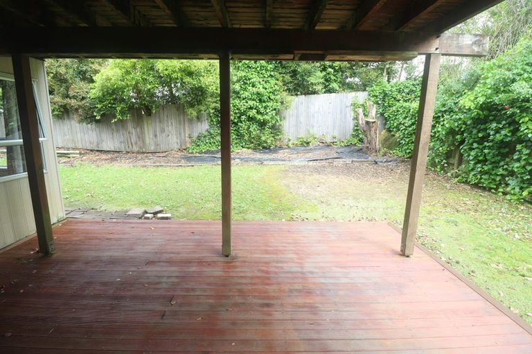 Photo of property in 4 Teviot Place, Totara Vale, Auckland, 0629