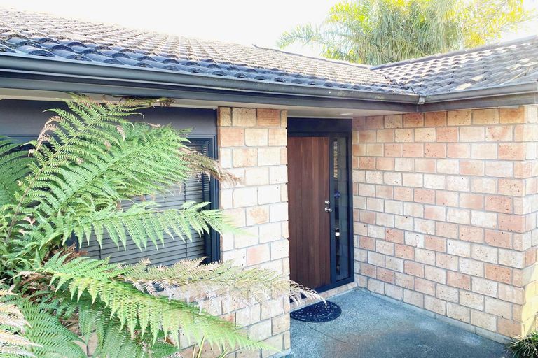 Photo of property in 10a Phoenicia Court, The Gardens, Auckland, 2105