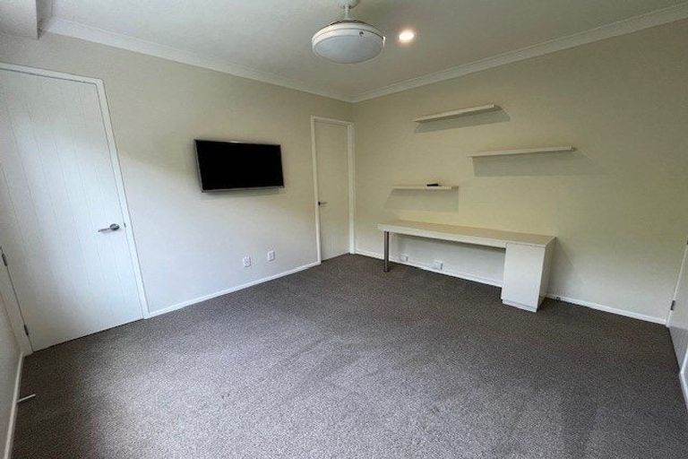 Photo of property in 9 Swindon Close, Mellons Bay, Auckland, 2014