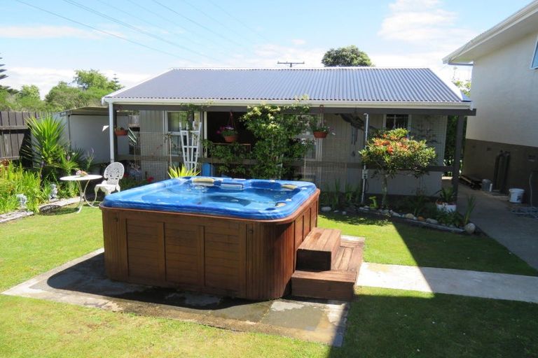 Photo of property in 17 Ngahue Crescent, Carters Beach, Westport, 7825