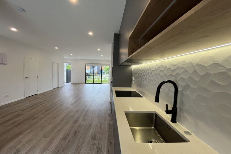 Photo of property in 73 Papatupu Way, Kumeu, 0810