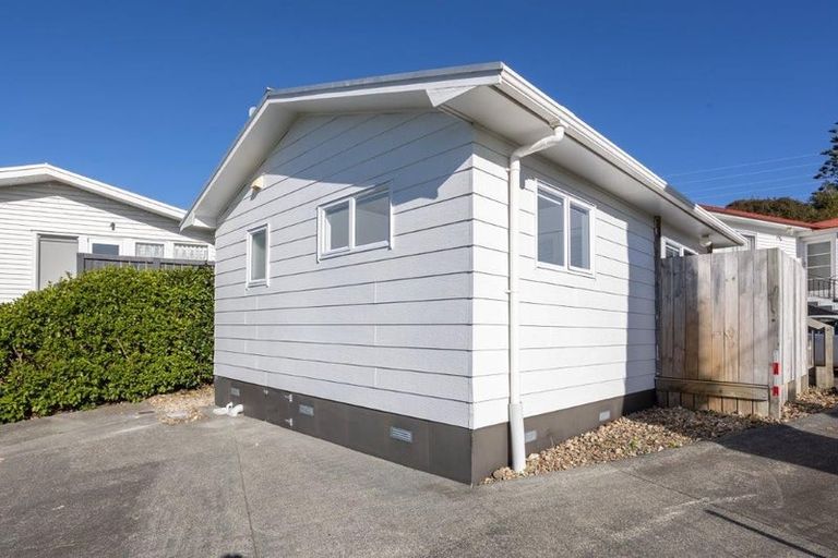 Photo of property in 126 Archibald Road, Kelston, Auckland, 0602