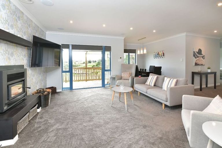 Photo of property in 141 Mangakura Road, Helensville, 0875