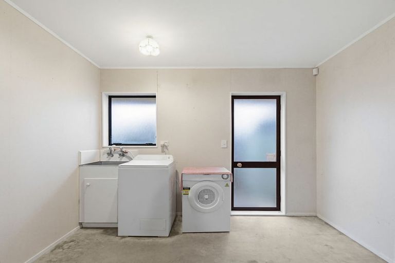 Photo of property in 2/13 Greers Road, Weymouth, Auckland, 2103