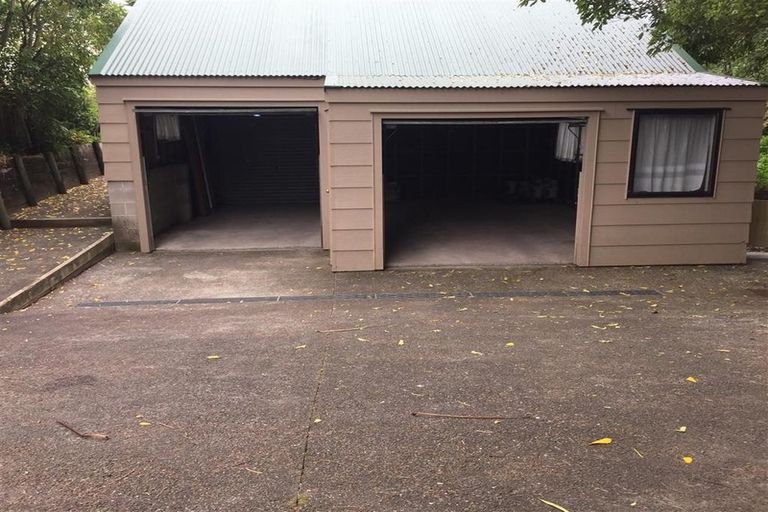 Photo of property in 24 Kereru Street, Henderson, Auckland, 0612