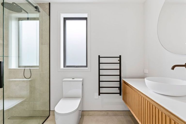 Photo of property in 16 Gillespie Street, Lake Hawea, 9382