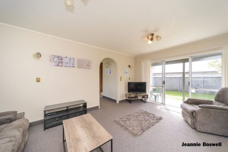 Photo of property in 25 Chadwick Place, Highbury, Palmerston North, 4412