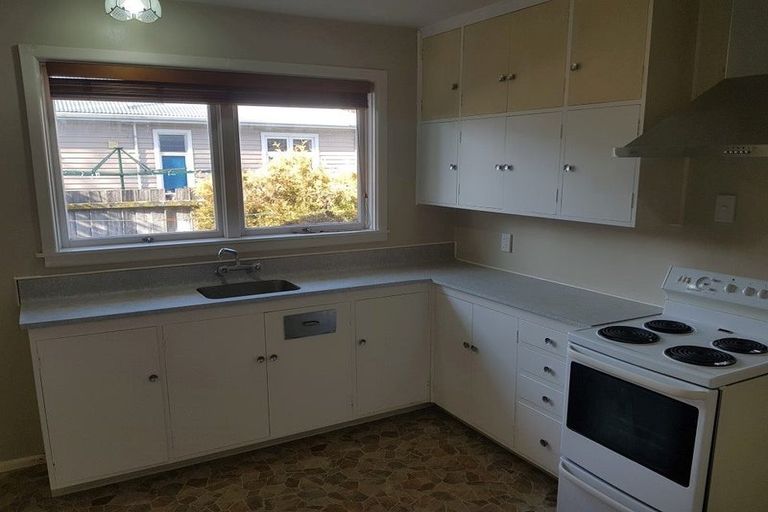 Photo of property in 2/42 North Avon Road, Richmond, Christchurch, 8013