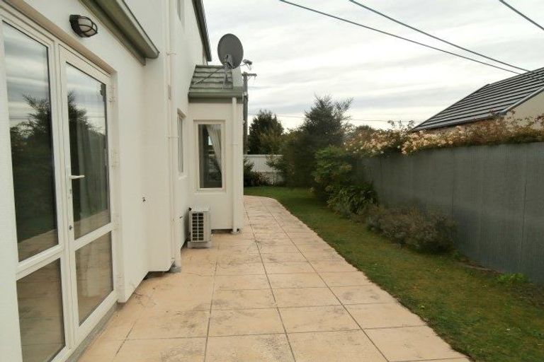 Photo of property in 150 Avonhead Road, Avonhead, Christchurch, 8042