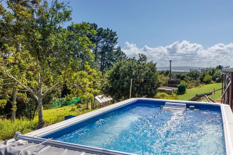 Photo of property in 882 South Head Road, South Head, Helensville, 0874