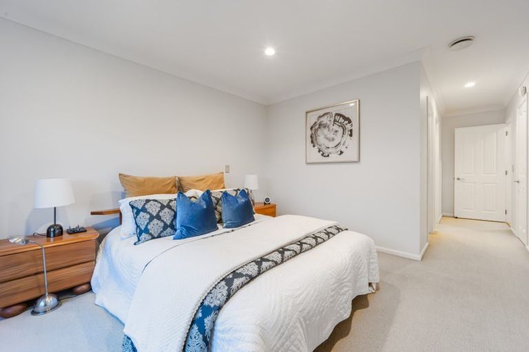 Photo of property in 36 Woodridge Avenue, Northcross, Auckland, 0630