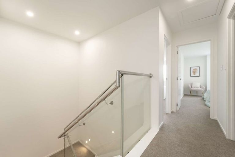 Photo of property in 6d Buisson Glade, West Harbour, Auckland, 0618